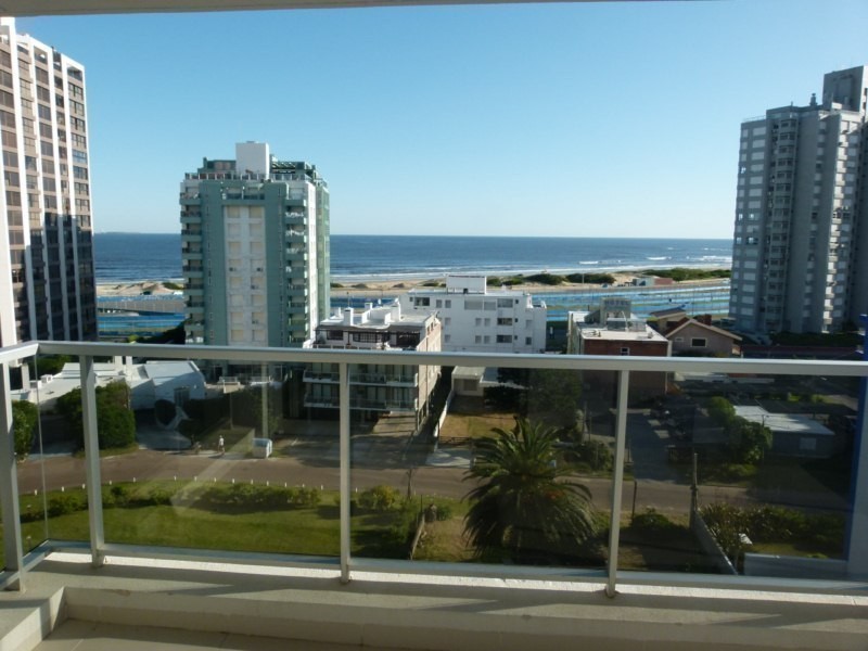 Departamento en alquiler a pasos de la Brava, Punta del Este